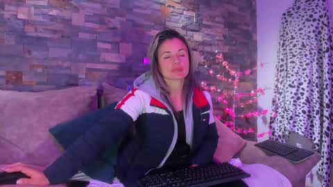 Snapshot of sweetfantasyy69 chatting on January 29, 2025, 1:37 am sweef online show from January 29, 2025, 1:37 am