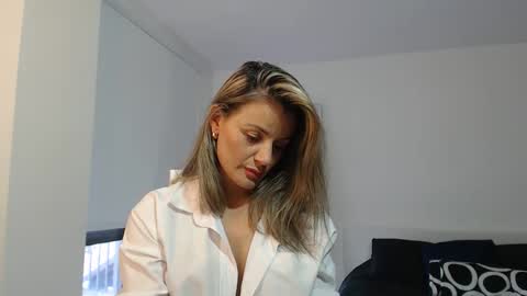 Snapshot of sweetfantasyy69 chatting on December 22, 2025, 8:28 pm sweef online show from December 22, 2025, 8:28 pm