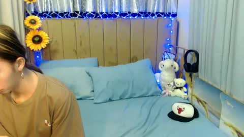 sweetgirl_daphne online show from June 14, 2026, 12:07 pm