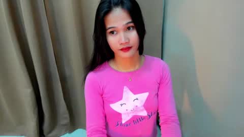 Snapshot of sweetgirl_latina143 chatting on September 15, 2025, 5:40 am sweetgirl_latina143 online show from September 15, 2025, 5:40 am
