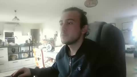 sweetguyss12 online show from December 17, 2025, 1:50 pm