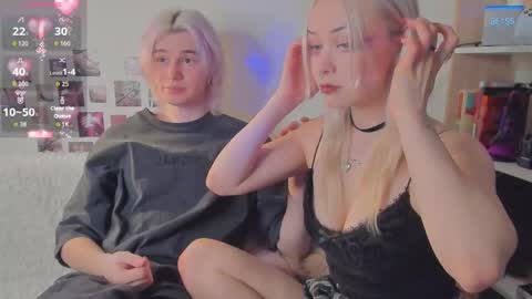Snapshot of sweethearts_friends chatting on April 25, 2026, 7:33 pm sweethearts_friends online show from April 25, 2026, 7:33 pm