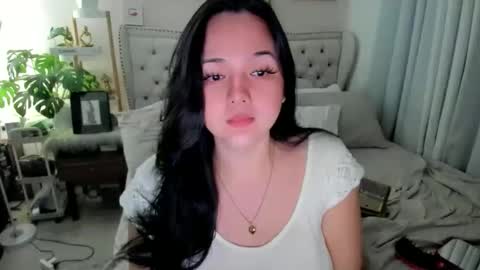 Snapshot of sweethoney369 chatting on October 1, 2025, 10:32 am Layla online show from October 1, 2025, 10:32 am