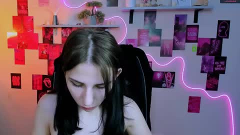 Snapshot of sweetie_chloe_ chatting on April 22, 2026, 8:50 am Chloe online show from April 22, 2026, 8:50 am