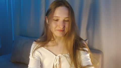 Annie online show from December 20, 2024, 10:43 pm