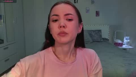 sweetieee_kira online show from June 16, 2026, 5:43 am
