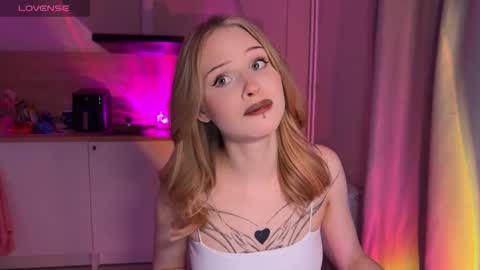 sweetie Lisa3 online show from March 27, 2026, 6:29 pm