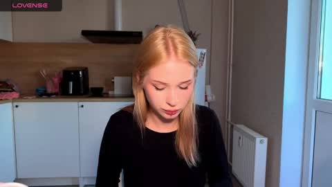 Snapshot of sweetielis chatting on May 23, 2026, 6:12 pm sweetie Lisa3 online show from May 23, 2026, 6:12 pm
