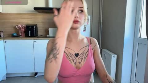 Snapshot of sweetielis chatting on June 3, 2026, 3:17 pm sweetie Lisa3 online show from June 3, 2026, 3:17 pm