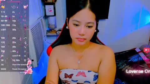 Nicole online show from September 19, 2025, 1:45 pm