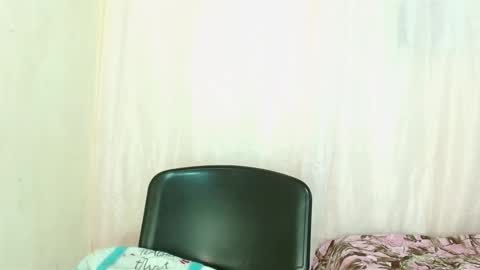 Snapshot of sweetkairi chatting on December 4, 2025, 4:44 am mishel online show from December 4, 2025, 4:44 am