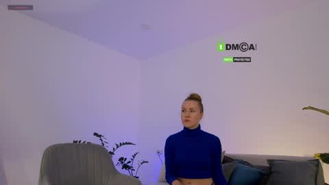 SweetKira1 online show from June 3, 2026, 2:33 pm