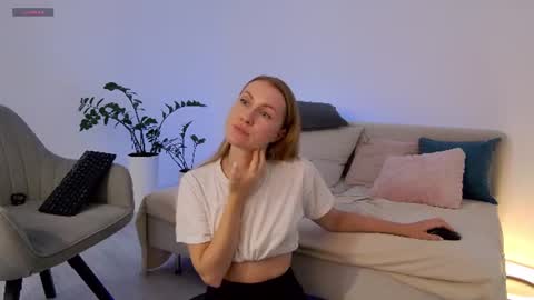 SweetKira1 online show from July 12, 2026, 8:16 am