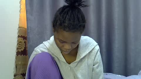 sweetkirrie online show from July 28, 2026, 7:15 am