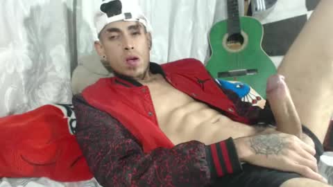 Snapshot of sweetlatinakim chatting on February 24, 2025, 10:36 pm Camilo online show from February 24, 2025, 10:36 pm