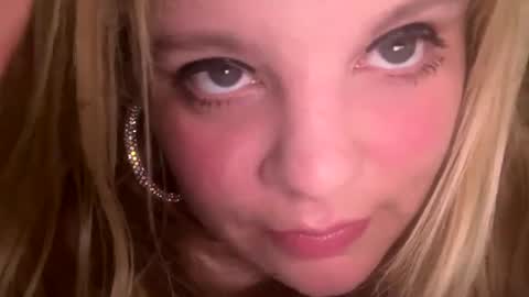 Snapshot of sweetlisa92 chatting on March 11, 2025, 4:29 pm Lisa online show from March 11, 2025, 4:29 pm