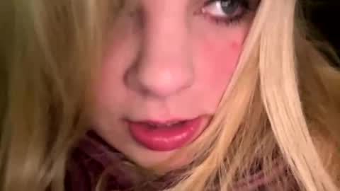 Lisa  online show from April 16, 2026, 10:01 pm