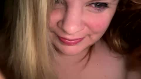 Lisa  online show from April 18, 2026, 12:20 pm