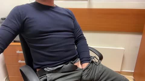 Snapshot of sweetlovedue chatting on January 3, 2025, 4:48 pm Sebastian online show from January 3, 2025, 4:48 pm