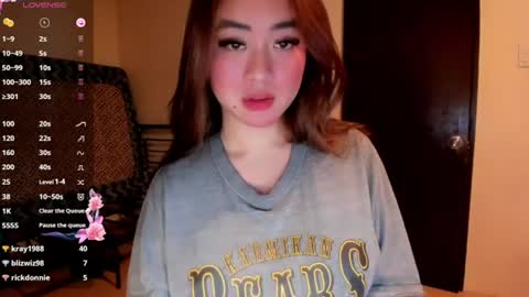 Zoe online show from June 17, 2026, 1:01 pm