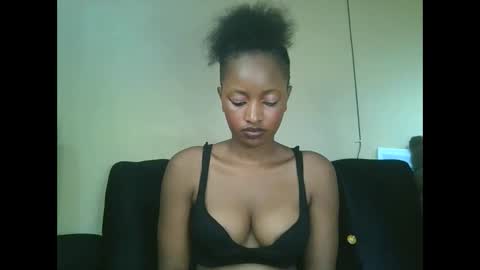 sweetmama06 online show from November 14, 2025, 10:47 am