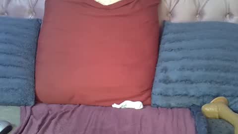 Snapshot of sweetmellowx1 chatting on February 18, 2025, 4:26 pm sweetmellowx1 online show from February 18, 2025, 4:26 pm