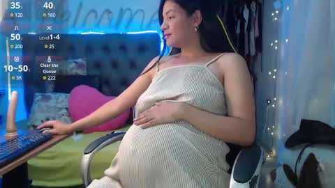 Snapshot of sweetmom12 chatting on January 23, 2025, 2:12 am Sweetmom12 online show from January 23, 2025, 2:12 am