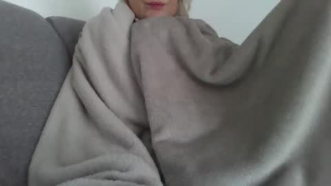 Snapshot of sweetmysteryofthenight chatting on November 21, 2025, 12:04 pm Lil online show from November 21, 2025, 12:04 pm