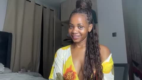 sweetnia754136 online show from July 13, 2026, 9:06 pm