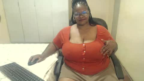 Snapshot of sweetnoziexxx chatting on January 12, 2025, 6:17 am sweetnoziexxx online show from January 12, 2025, 6:17 am