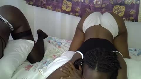 sweetpasion2 online show from December 18, 2025, 11:05 am