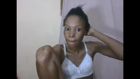 Snapshot of sweetpetite254 chatting on June 4, 2026, 1:33 am ESTHER online show from June 4, 2026, 1:33 am