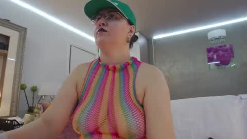 SweetRaisa online show from May 2, 2026, 9:42 pm