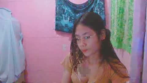 Mia online show from May 17, 2026, 1:18 pm