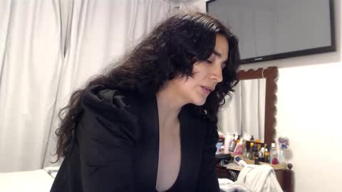 Snapshot of sweetsmile28 chatting on February 9, 2026, 12:03 am Dianis online show from February 9, 2026, 12:03 am