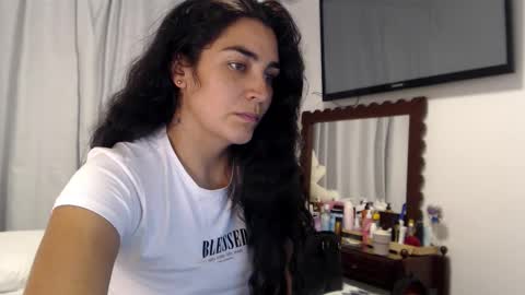 Snapshot of sweetsmile28 chatting on February 26, 2026, 12:31 am Dianis online show from February 26, 2026, 12:31 am