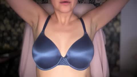 Snapshot of sweetssmashed chatting on November 3, 2025, 11:15 pm sweetssmashed online show from November 3, 2025, 11:15 pm