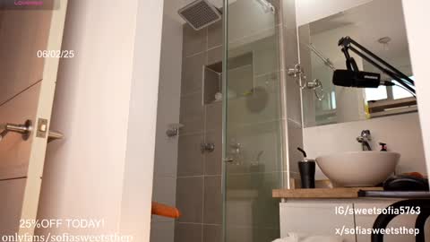 Sofia  online show from February 6, 2025, 6:35 pm