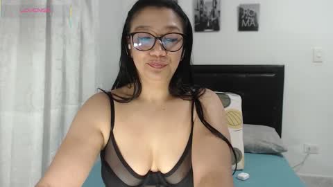 Snapshot of sweetstormi chatting on March 5, 2026, 5:25 am Stormi online show from March 5, 2026, 5:25 am