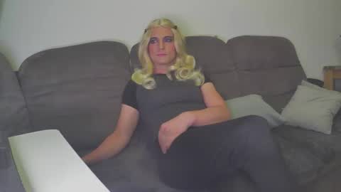 Snapshot of sweettreasurer chatting on April 17, 2026, 7:17 pm SweetTreasurer online show from April 17, 2026, 7:17 pm