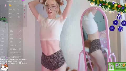 Snapshot of sweetuniporn chatting on January 4, 2025, 11:33 am Elis a little vacation Ill be here Saturday my schedules in bio online show from January 4, 2025, 11:33 am