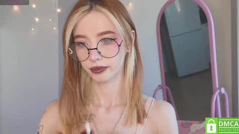 Snapshot of sweetuniporn chatting on January 17, 2025, 8:13 am Elis a little vacation Ill be here Saturday my schedules in bio online show from January 17, 2025, 8:13 am