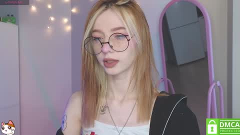 Snapshot of sweetuniporn chatting on January 24, 2025, 9:17 am Elis a little vacation Ill be here Saturday my schedules in bio online show from January 24, 2025, 9:17 am