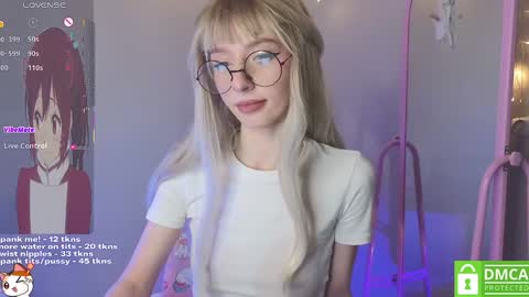 Snapshot of sweetuniporn chatting on February 2, 2025, 1:30 pm Elis a little vacation Ill be here Saturday my schedules in bio online show from February 2, 2025, 1:30 pm