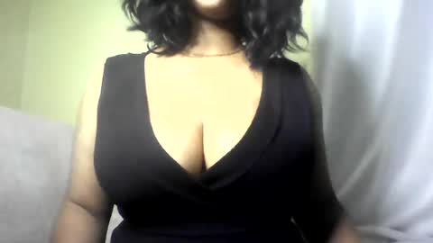 Vee online show from July 4, 2026, 8:37 pm