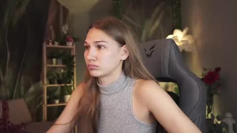 Snapshot of sweety_emilya chatting on June 9, 2026, 6:36 am Emily online show from June 9, 2026, 6:36 am