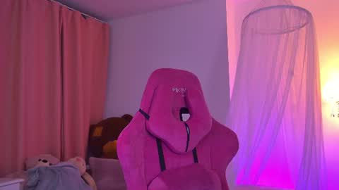 Snapshot of sweety_emilya chatting on August 7, 2026, 8:27 am Emily online show from August 7, 2026, 8:27 am