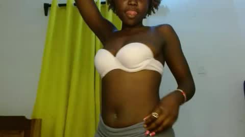 Snapshot of sweety_spixxy chatting on February 27, 2026, 3:17 am Dolly online show from February 27, 2026, 3:17 am