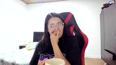 sweetyypeach online show from December 3, 2024, 3:41 am