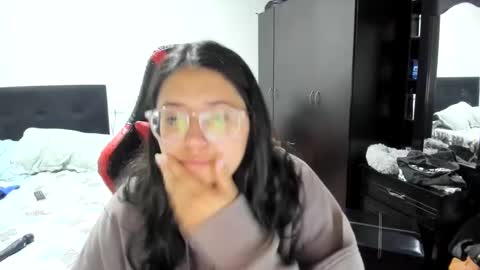 sweetyypeach online show from December 3, 2024, 10:51 pm